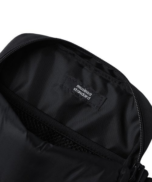 MUSINSA STANDARD（ムシンサスタンダード）の「コーデュラミニクロスバッグ[ブラック]（メッセンジャーバッグ・レディース・その他・FREE）」の8枚目の写真