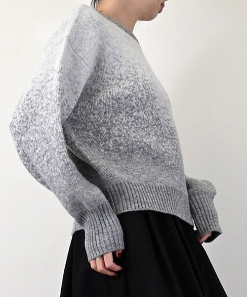 STYLEBLOCK（スタイルブロック）の「グラデーションラメクルーネックプルオーバー（ニット/セーター・レディース・ベージュ/ライトグレー/チャコールグレー・M）」の6枚目の写真