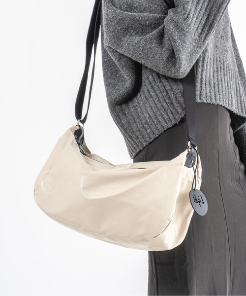 Jack Gomme（ジャックゴム）の「【JACK GOMME】メッセンジャー　ショルダーバッグ LIRIS（ショルダーバッグ・レディース・アイボリー/ブラック/シルバー/インディゴブルー/モカ/ワインレッド/オリーブ/ライトブルーグレー・FREE）」の2枚目の写真