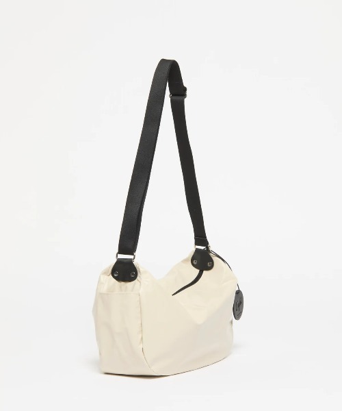 Jack Gomme（ジャックゴム）の「【JACK GOMME】メッセンジャー　ショルダーバッグ LIRIS（ショルダーバッグ・レディース・アイボリー/ブラック/シルバー/インディゴブルー/モカ/ワインレッド/オリーブ/ライトブルーグレー・FREE）」の13枚目の写真