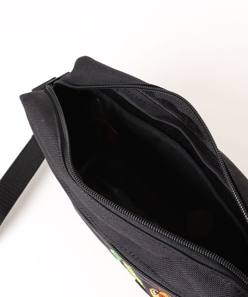 Manhattan Portage（マンハッタンポーテージ）の「Manhattan Portage/マンハッタンポーテージ ショルダーバック "ポケモン" JOGGER (L) JPN VER 2 Pokemon 25 ZA MP1404L2PKMN（ショルダーバッグ・メンズ・ブラック×レッド・FREE）」の4枚目の写真