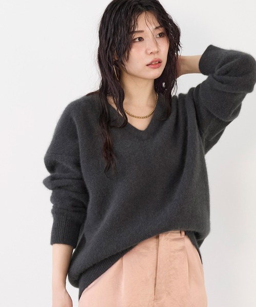 MICA&DEAL（マイカ＆ディール）の「ラクーンVネックニットプルオーバー（ニット/セーター・レディース・ライトグレー/ベージュ/チャコールグレー・FREE）」の2枚目の写真