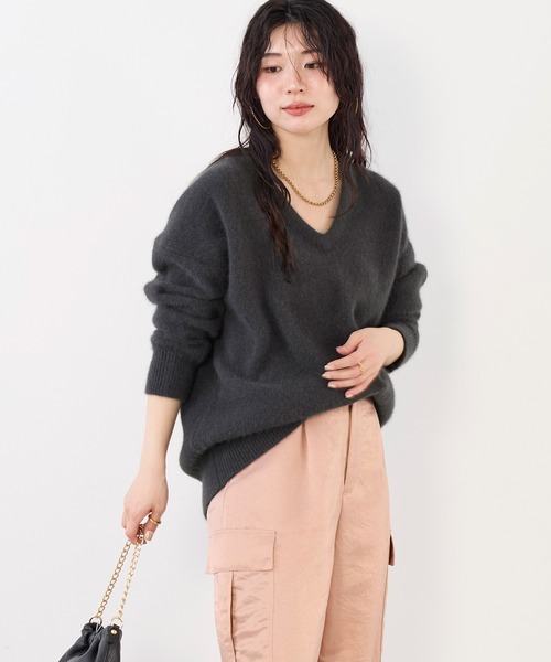 MICA&DEAL（マイカ＆ディール）の「ラクーンVネックニットプルオーバー（ニット/セーター・レディース・ライトグレー/ベージュ/チャコールグレー・FREE）」の5枚目の写真