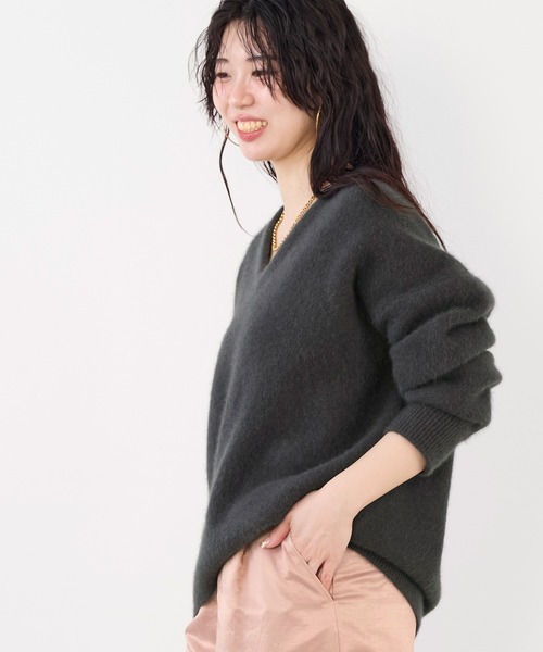MICA&DEAL（マイカ＆ディール）の「ラクーンVネックニットプルオーバー（ニット/セーター・レディース・ライトグレー/ベージュ/チャコールグレー・FREE）」の7枚目の写真