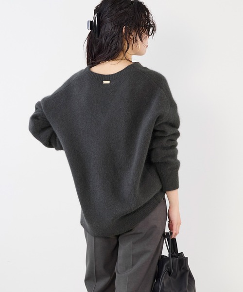 MICA&DEAL（マイカ＆ディール）の「ラクーンVネックニットプルオーバー（ニット/セーター・レディース・ライトグレー/ベージュ/チャコールグレー・FREE）」の16枚目の写真