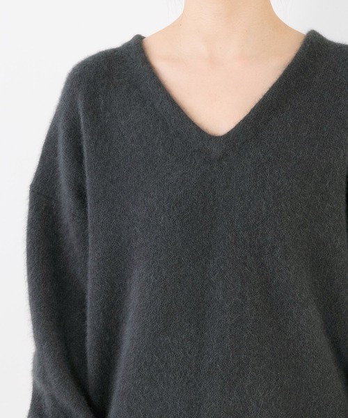 MICA&DEAL（マイカ＆ディール）の「ラクーンVネックニットプルオーバー（ニット/セーター・レディース・ライトグレー/ベージュ/チャコールグレー・FREE）」の21枚目の写真