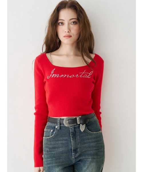 EVRIS（エヴリス）の「ラインストーンストラップロゴニットトップス（ニット/セーター・レディース・グレー/ブラック/レッド/ホワイト・FREE）」の4枚目の写真