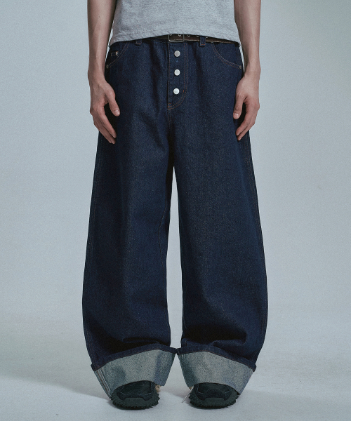 MOO（エムオーオー）の「シンチバック ロールアップ インディゴデニムパンツ - ネイビー（デニムパンツ・メンズ・ネイビー・MEDIUM/LARGE）」の3枚目の写真