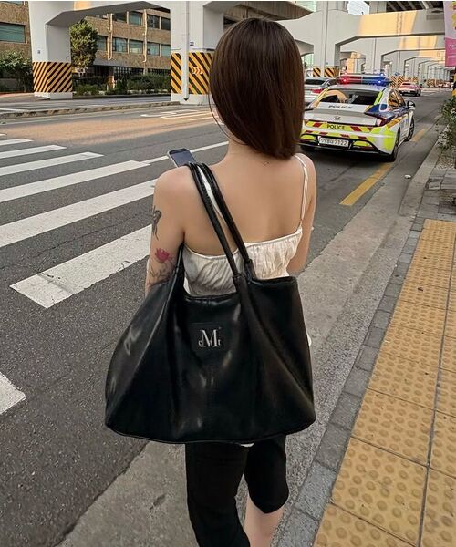 MUCENT(ムセント)の「エペ ミドル スティッチ レザー トートバッグ (男女共用)(トートバッグ・レディース・ブラック・FREE)」の9枚目の写真