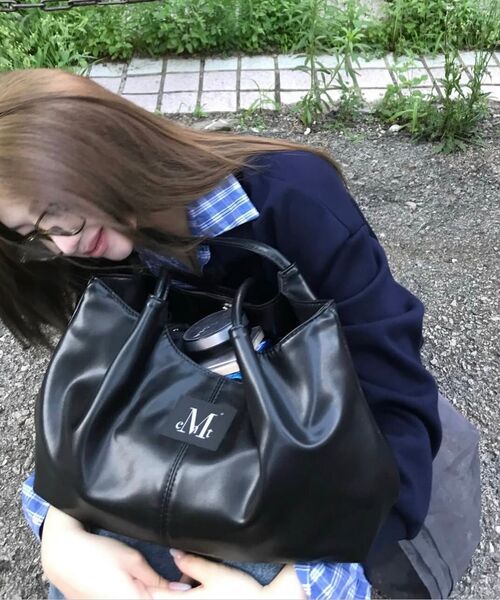 MUCENT(ムセント)の「エペ ミドル スティッチ レザー トートバッグ (男女共用)(トートバッグ・レディース・ブラック・FREE)」の19枚目の写真