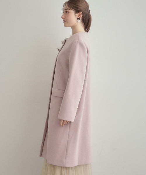 couture brooch（クチュールブローチ）の「【通勤/ビジューブローチ付き】ノーカラー ロングコート（ノーカラーコート・レディース・ライトベージュ/ピンク/ネイビー・36/38/40/42）」の18枚目の写真