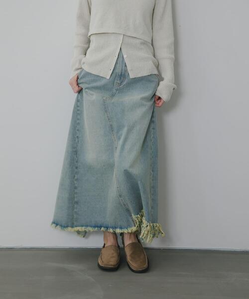 KBF（ケイビーエフ）の「アシメフリンジデニムスカート（スカート・レディース・ブラック/ライトブルー・ONE）」の3枚目の写真