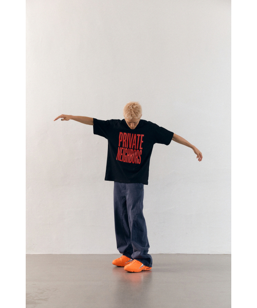 PRIVATE NEIGHBORS(プライベートネイバーズ)の「ボールドフォントTシャツ-ブラック&レッド(Tシャツ/カットソー・メンズ・その他・LARGE/MEDIUM/SMALL)」の5枚目の写真