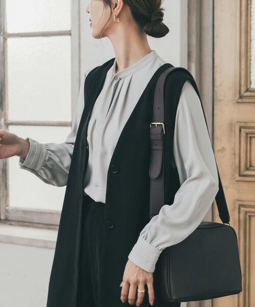 URBAN RESEARCH DOORS(アーバンリサーチドアーズ)の「リボンポイントタックブラウス(シャツ/ブラウス・レディース・ライトグレー/オフホワイト・FREE)」の2枚目の写真