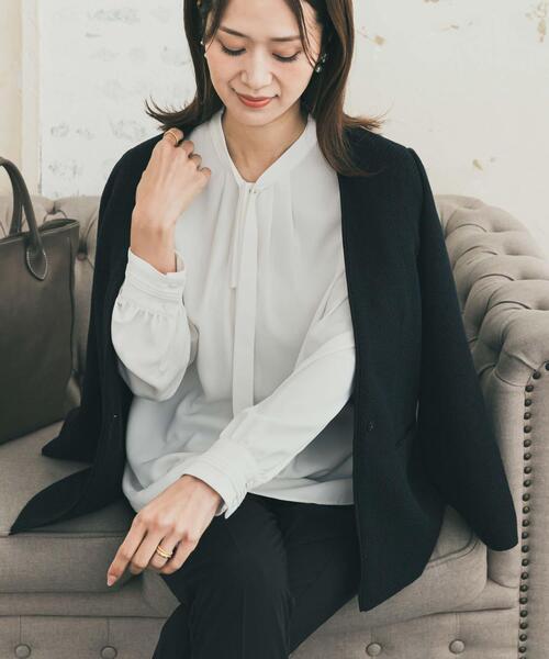 URBAN RESEARCH DOORS（アーバンリサーチドアーズ）の「リボンポイントタックブラウス（シャツ/ブラウス・レディース・ライトグレー/オフホワイト・FREE）」の3枚目の写真