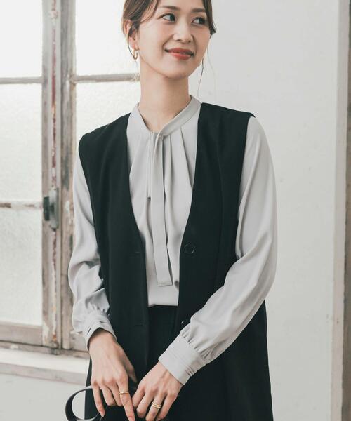 URBAN RESEARCH DOORS(アーバンリサーチドアーズ)の「リボンポイントタックブラウス(シャツ/ブラウス・レディース・ライトグレー/オフホワイト・FREE)」の12枚目の写真