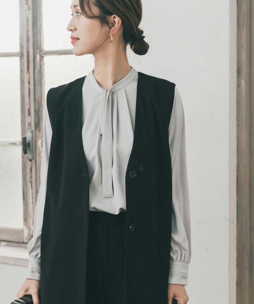 URBAN RESEARCH DOORS(アーバンリサーチドアーズ)の「リボンポイントタックブラウス(シャツ/ブラウス・レディース・ライトグレー/オフホワイト・FREE)」の11枚目の写真