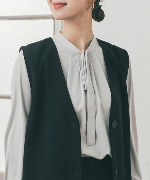 URBAN RESEARCH DOORS(アーバンリサーチドアーズ)の「リボンポイントタックブラウス(シャツ/ブラウス・レディース・ライトグレー/オフホワイト・FREE)」の8枚目の写真