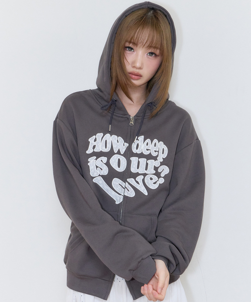 LUVISTRUE（ラヴイズトゥルー）の「LOVE PATCH HOOD ZIPUP(CHARCOAL)（パーカー・レディース・その他・FREE）」の2枚目の写真