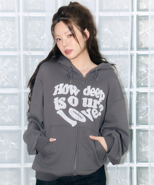 LUVISTRUE（ラヴイズトゥルー）の「LOVE PATCH HOOD ZIPUP(CHARCOAL)（パーカー・レディース・その他・FREE）」の3枚目の写真