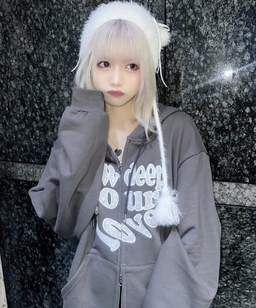 LUVISTRUE（ラヴイズトゥルー）の「LOVE PATCH HOOD ZIPUP(CHARCOAL)（パーカー・レディース・その他・FREE）」の7枚目の写真
