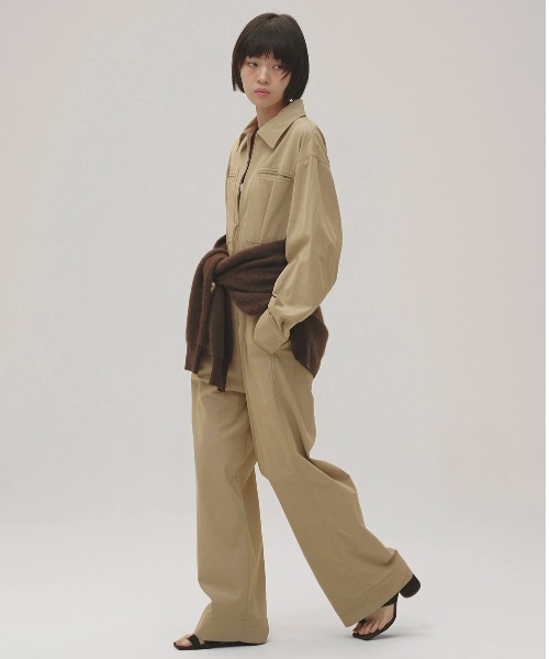 TODAYFUL(トゥデイフル)の「Twill Zip Combinaison(つなぎ/オールインワン・レディース・ベージュ/ブラック・38inch/36inch)」の2枚目の写真