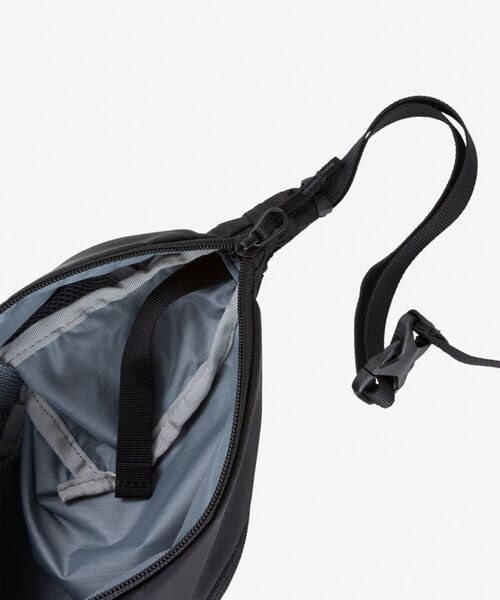 THE NORTH FACE(ザノースフェイス)の「THE NORTH FACE / ザ ノースフェイス CAPELLA 2 / NM72354(ショルダーバッグ・メンズ・ブラック・FREE)」の6枚目の写真