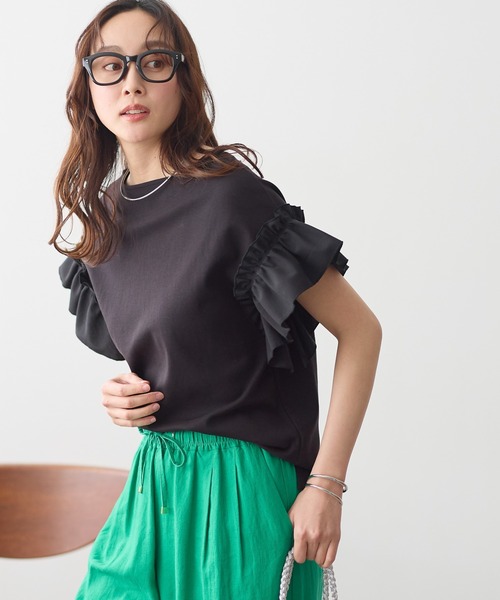 Elura(エルーラ)の「フリルショルダーTシャツ/656399(Tシャツ/カットソー・レディース・ブラック/ホワイト/ライトグレー・FREE)」の4枚目の写真
