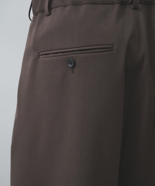 STUDIOUS(ステュディオス)の「【STUDIOUS】2Tuck Curve Slacks(スラックス・メンズ・ブラック系2/ダークグレー/ブラック/ダークブラウン・1/3/2)」の5枚目の写真