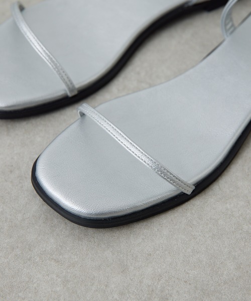 PAPILLONNER（パピヨネ）の「PAPILLONNER/フラットスクエアサンダル（サンダル・レディース・シルバー/ブラック/ベージュ・L/M/S）」の10枚目の写真