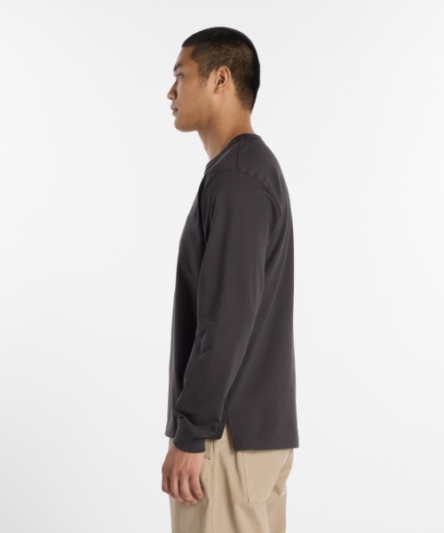 NEW BALANCE(ニューバランス)の「New Balance 大谷翔平 Signature Heavyweight Long Sleeve T-Shirt(ニューバランス 大谷翔平シグネチャーヘビーオンス長袖Tシャツ)(Tシャツ/カットソー・メンズ・ベージュ系/ブルー系/ブラック系・MEDIUM/LARGE/X-LARGE)」の4枚目の写真