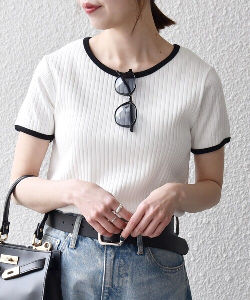 SHIPS any(シップス エニィ)の「SHIPS any:〈洗濯機可能〉テレコ リブ バイカラー ショートスリーブ TEE(Tシャツ/カットソー・レディース・ブラウン/ホワイト/ブラック・ONE SIZE)」の6枚目の写真