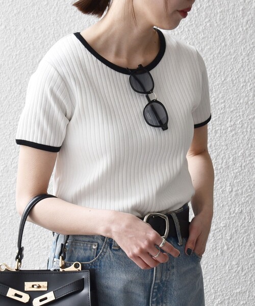 SHIPS any(シップス エニィ)の「SHIPS any:〈洗濯機可能〉テレコ リブ バイカラー ショートスリーブ TEE(Tシャツ/カットソー・レディース・ブラウン/ホワイト/ブラック・ONE SIZE)」の8枚目の写真