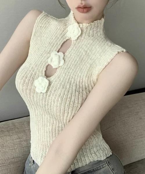 Mejoul(メジュール)の「【2026春夏新作】ハイネックフラワーモチーフフロントオープンノースリニットトップス(Tシャツ/カットソー・レディース・ブラック/アイボリー/グレー・F)」の6枚目の写真