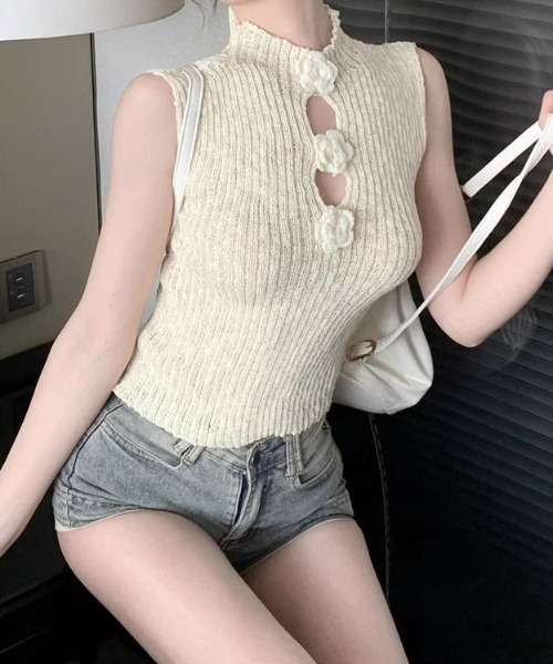 Mejoul(メジュール)の「【2026春夏新作】ハイネックフラワーモチーフフロントオープンノースリニットトップス(Tシャツ/カットソー・レディース・ブラック/アイボリー/グレー・F)」の15枚目の写真