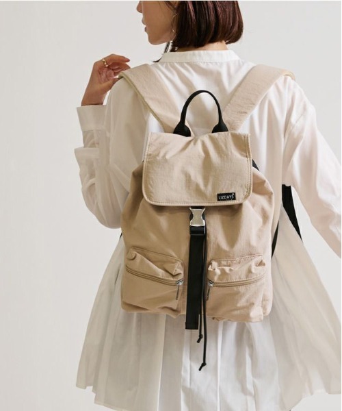 LIZDAYS(リズデイズ)の「Kacchirin ruck sack(バックパック/リュック・レディース・ベージュ/ダークグレー/カーキ系/ブルーグレー/ブラック/サーモンピンク・FREE)」の1枚目の写真