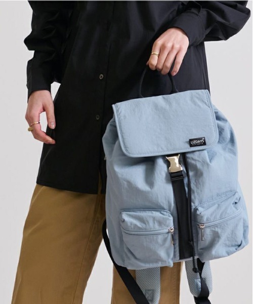 LIZDAYS(リズデイズ)の「Kacchirin ruck sack(バックパック/リュック・レディース・ベージュ/ダークグレー/カーキ系/ブルーグレー/ブラック/サーモンピンク・FREE)」の4枚目の写真