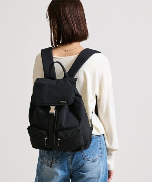LIZDAYS(リズデイズ)の「Kacchirin ruck sack(バックパック/リュック・レディース・ベージュ/ダークグレー/カーキ系/ブルーグレー/ブラック/サーモンピンク・FREE)」の2枚目の写真