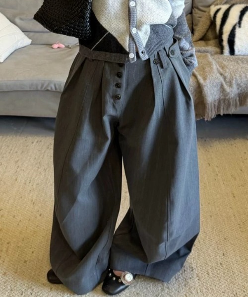 CELENA BEATS（セレナビーツ）の「ピンストライプ バルーン ワイド スラックス パンツ（スラックス・メンズ・グレー・S/L/M）」の3枚目の写真
