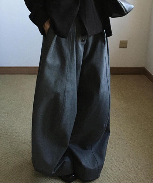 CELENA BEATS（セレナビーツ）の「ピンストライプ バルーン ワイド スラックス パンツ（スラックス・メンズ・グレー・S/L/M）」の7枚目の写真