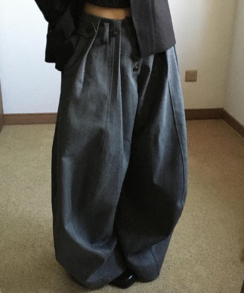 CELENA BEATS（セレナビーツ）の「ピンストライプ バルーン ワイド スラックス パンツ（スラックス・メンズ・グレー・S/L/M）」の8枚目の写真