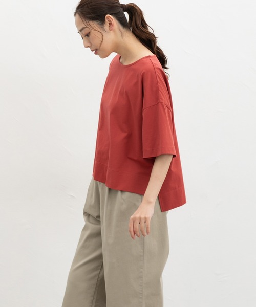 Honeys(ハニーズ)の「【ハニさら・接触冷感・UVカット・遮熱】ショート丈ゆるTシャツ(Tシャツ/カットソー・レディース・オレンジ/ブラック/オフホワイト/ブルー・F)」の5枚目の写真
