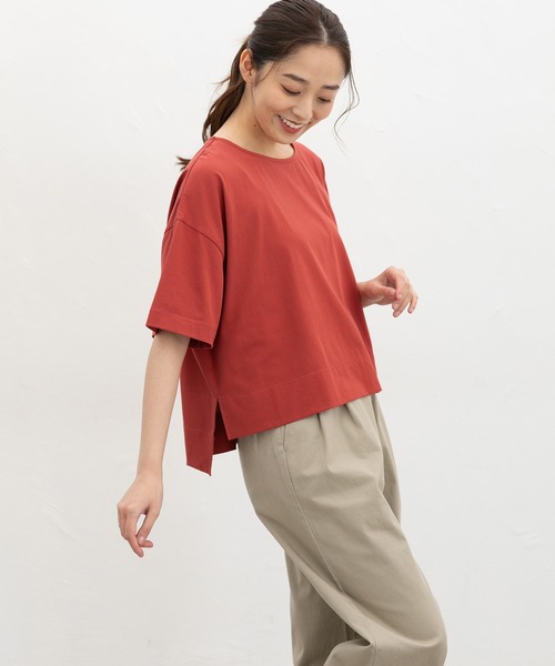 Honeys(ハニーズ)の「【ハニさら・接触冷感・UVカット・遮熱】ショート丈ゆるTシャツ(Tシャツ/カットソー・レディース・オレンジ/ブラック/オフホワイト/ブルー・F)」の7枚目の写真