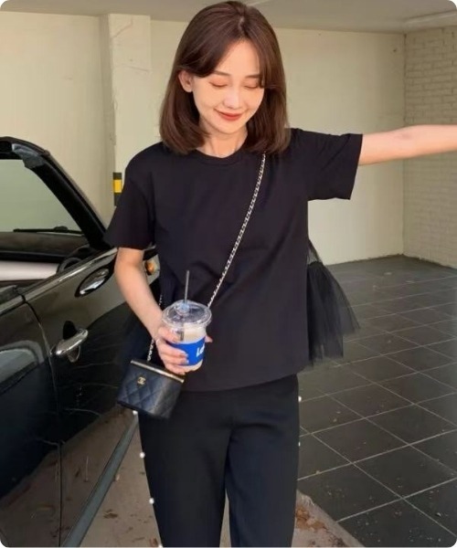 I.O.E（アイオイ）の「[韓国トレンド] チュールフリル切り替えTシャツ（Tシャツ/カットソー・レディース・ホワイト/ブラック・FREE）」の5枚目の写真