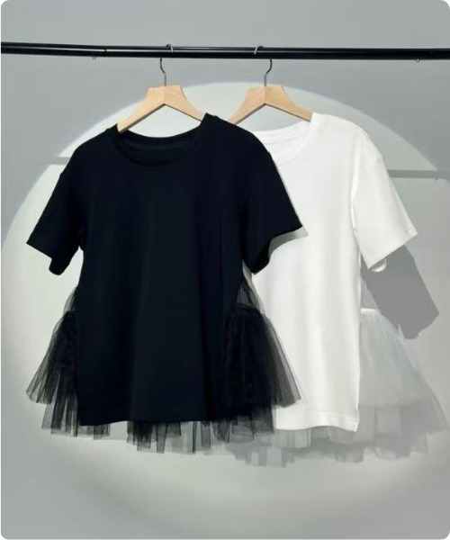 I.O.E（アイオイ）の「[韓国トレンド] チュールフリル切り替えTシャツ（Tシャツ/カットソー・レディース・ホワイト/ブラック・FREE）」の9枚目の写真