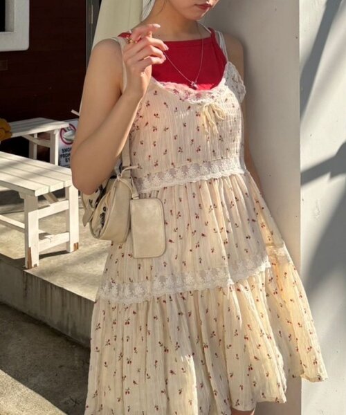 w closet(ダブルクローゼット)の「レース使いミニキャミワンピース(シャツ/ブラウス・レディース・イエロー/アイボリー/ブラック系その他/オフホワイト/ブラック・FREE)」の3枚目の写真