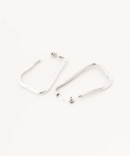 Ray BEAMS（レイビームス）の「【WEB限定】OtroAccesorio / スクエア フープ ピアス（ピアス（両耳用）・レディース・シルバー・ONE SIZE）」の2枚目の写真