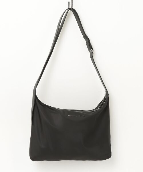 MM6 Maison Margiela（ｴﾑｴﾑｼｯｸｽ ﾒｿﾞﾝ ﾏﾙｼﾞｪﾗ）の「NYLON CROSSBODY SB6WG0024（ショルダーバッグ・メンズ・ブラック・FREE）」の2枚目の写真