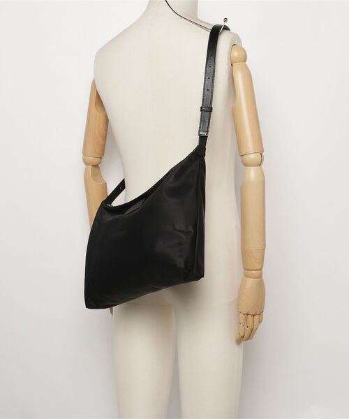 MM6 Maison Margiela（ｴﾑｴﾑｼｯｸｽ ﾒｿﾞﾝ ﾏﾙｼﾞｪﾗ）の「NYLON CROSSBODY SB6WG0024（ショルダーバッグ・メンズ・ブラック・FREE）」の5枚目の写真