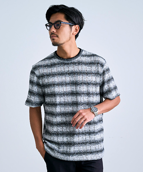 BENUSTA(ベヌスタ)の「『BENUSTA/ベヌスタ』グラデボーダー半袖ニット【GC】(Tシャツ/カットソー・メンズ・ブラック×グレー/ホワイト×ブラック・L/M)」の2枚目の写真